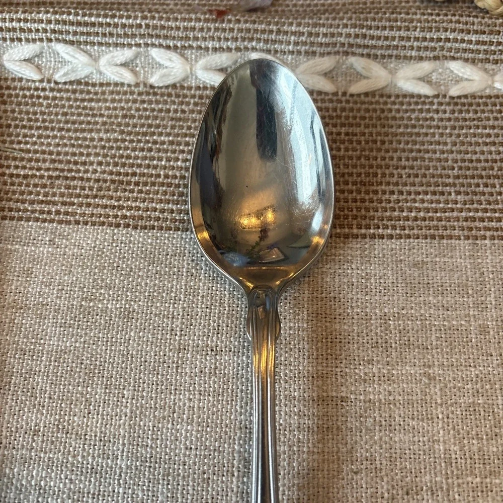 Oneida Classic Shell Heirloom 18/10 Stainless Soup Spoons Qty 1, 8 Available